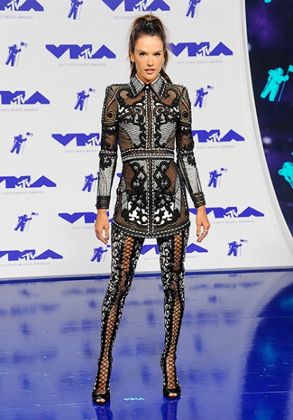 Пинк с мужем и дочерью, Кэти Перри и другие на церемонии MTV Video Music Awards 2017