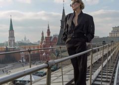 Рената Литвинова продемонстрировала глубокое декольте