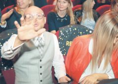 Дмитрий Хрусталев скрывается от фотографов
