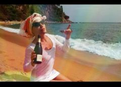 Травести-дива Монро поделилась свежей фотографией из отпуска в Испании