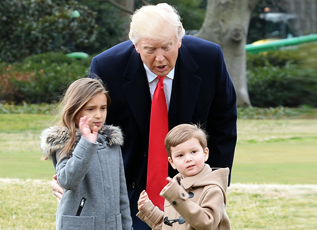 Дональд Трамп стал дедом в девятый раз